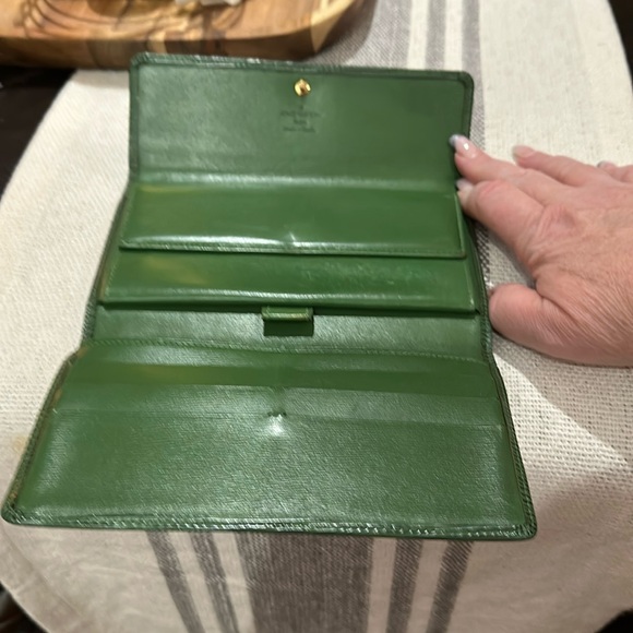 🪧 Authentic Louise Vuitton Vintage Louise Epi Leather Wallet in Green. EUC 🪧 - Picture 14 of 16